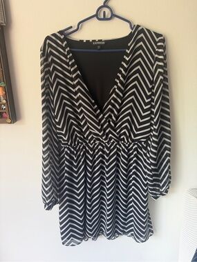 Express Black and White Chevron Long Sleeve Wrap Dress